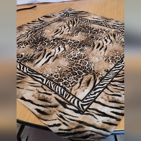 Animal print square scarf - Picture 1 of 6